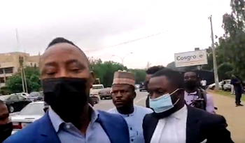 Breaking: Police arrest Sowore at Abuja High Court during Nnamdi Kanu trial
