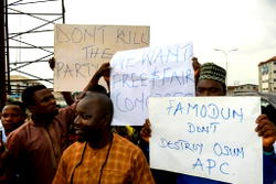 Ward Congress: Osun APC youth protest alleged hijacking of forms, camping of officials