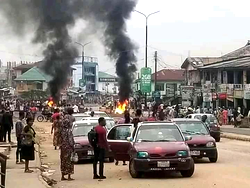 Angry youths protest killing of 17-yr-old boy by Amotekun Corps in Ibadan