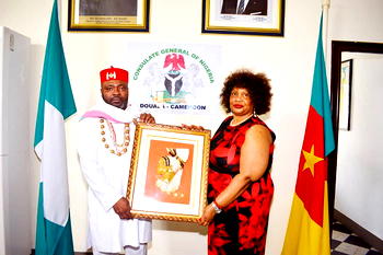 Monarch presents welcome gift to Consul General Omeru in Douala