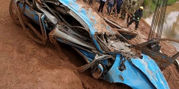 Truck crashes into taxi, kills 4 in Oyo