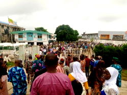 Ward Congress: Members gather at Osun APC secretariat to submit more petitions to appeal committee