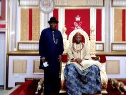 BREAKING: Ex-President Goodluck Jonathan pays homage to Olu of Warri, Ogiame Atuwatse III [PHOTOS]