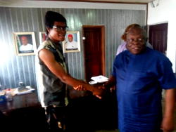 Imo govt gives scholarship to 20-yr-old boy for manufacturing aircraft