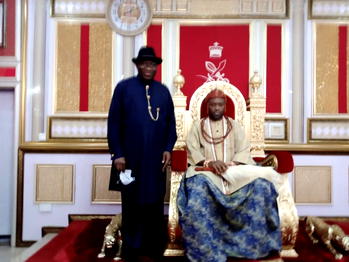 Goodluck Jonathan, Akpabio pay homage to Olu of Warri