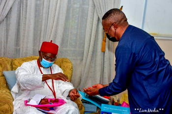 Anambra 2021: Accord Party candidate, Maduka visits Obi of Onitsha, gets royal blessings