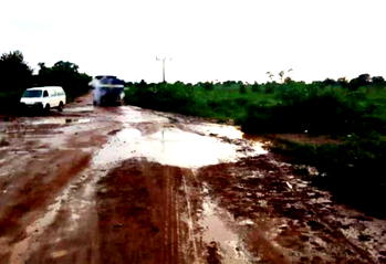 Commuters, traders groan as two FG highways to Benue collapse