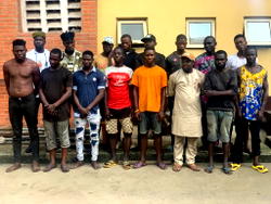 Two injured as ‘Danfo’ drivers, taskforce clash over extortion along Oshodi-Apapa expressway