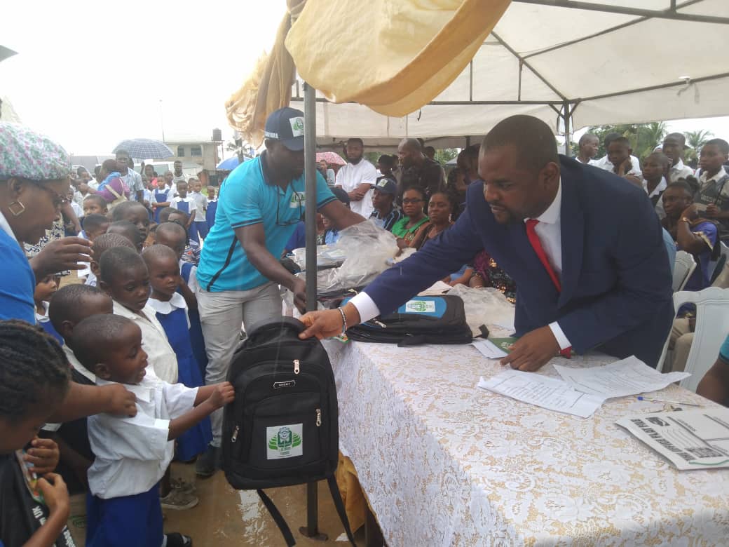 Calabar Indigenes in UK donate educational materials to 600 students