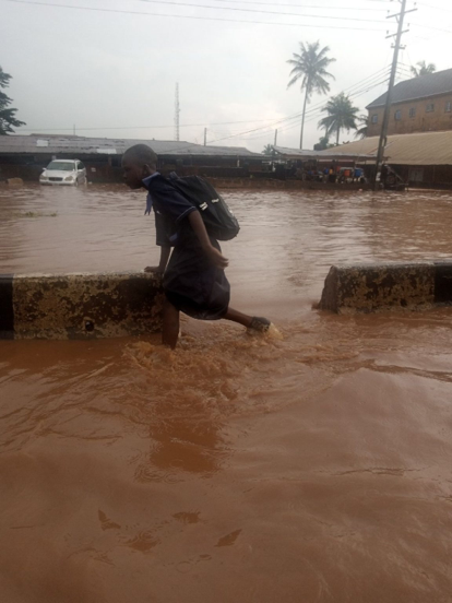 Motorists gnash teeth behind wheels as flood paralyses part of Benin