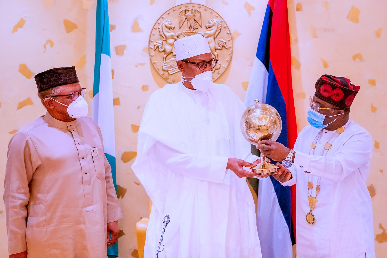 PHOTO NEWS: Buhari receives members of the Nigerian Medical Association