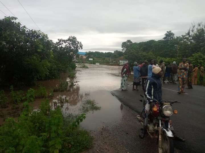 Ogbomoso-Igbeti Road submerged, traders stranded