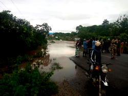 Ogbomoso-Igbeti Road submerged, traders stranded