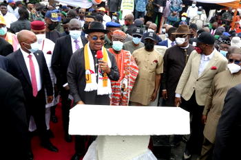 Gov Emmanuel inaugurates 3.4KM internal roads in Shelter Afrique