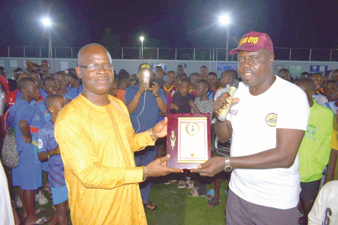 Chief Dotun Sanusi receives sports award