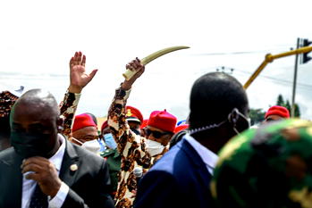 PHOTOS: Crowd of Imo citizens welcome Buhari to Imo