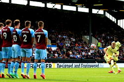 Odegaard freekick seals successive victories for Arsenal