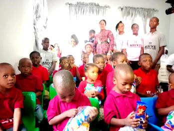 Foundation distributes 1000 packs of food items to orphanages, vulnerable
