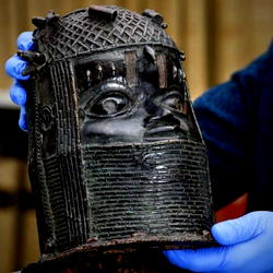 Cambridge Varsity sets to return looted Benin artefacts  — Oba
