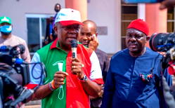 Hundreds of APGA members decamp to PDP, endorse Valentine Ozigbo for Governor