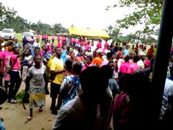 <strong>Protesters barricade INEC office over alleged manipulation of polls</strong>
