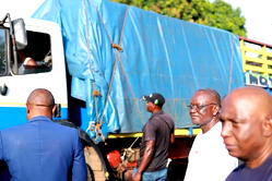 Ortom smashes gang of illegal tax collectors on Benue highway, arrests operators