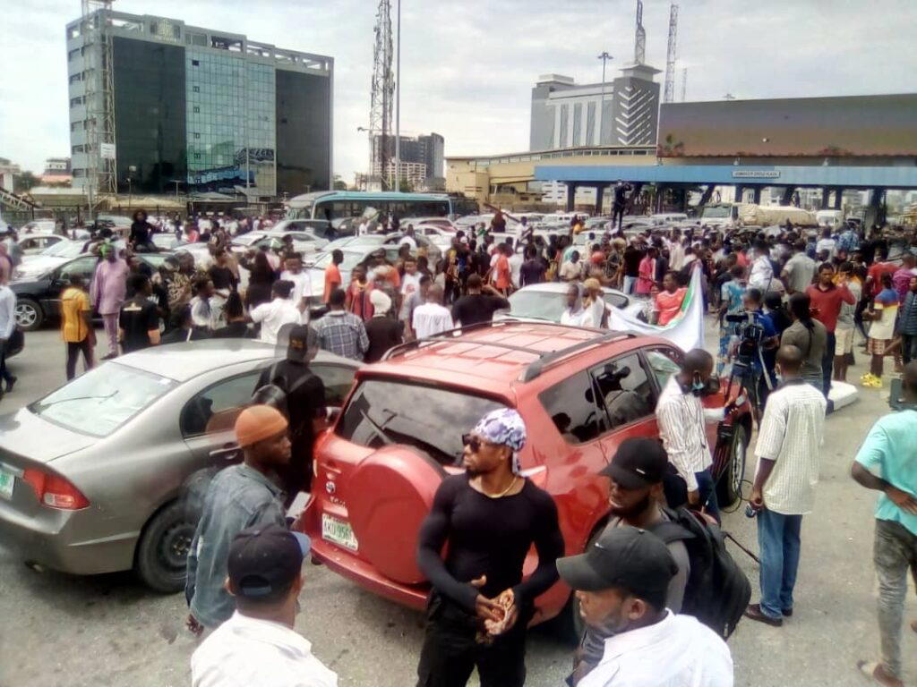 BREAKING: Uproar as police disperse protesters at Lekki Tollgate, fire teargas canister