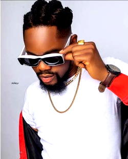 DJ Yorgzy ‘Scarf DJ’ Currently A Menace In UK With His Sumptuous Jockey Skills