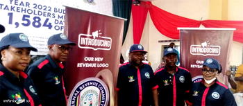LCDA boss, Sesan Daini doles out N3m to needy, students in Lagos