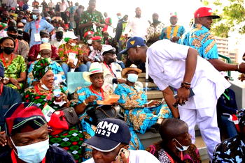 Demola Olarewaju celebrates PDP convention, mocks APC