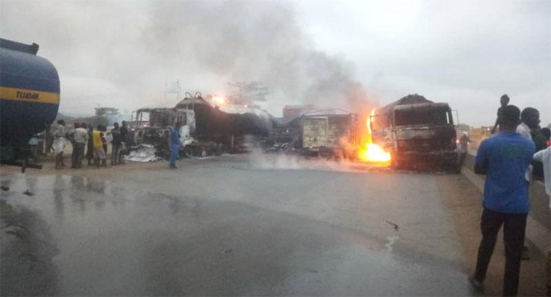FI2 5 die as fuel tanker explodes on Lagos-Ibadan Expressway