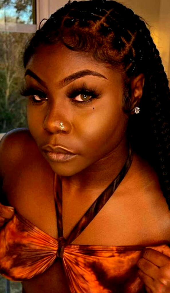 King Tea sets to sign female singer, Ebai to label, praises her talent