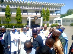 Fedpoly: Zulum commends MT Monguno for allocating N500m in 2022 budget, donating 2 new 18 seater buses for take-off