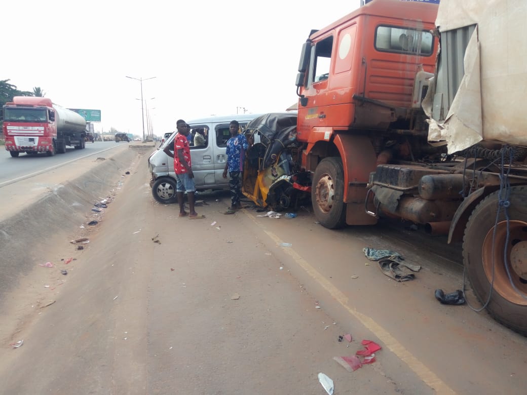 IMG 20211202 WA0004 1 Five injured as truck rams into 5 vehicles in Onitsha