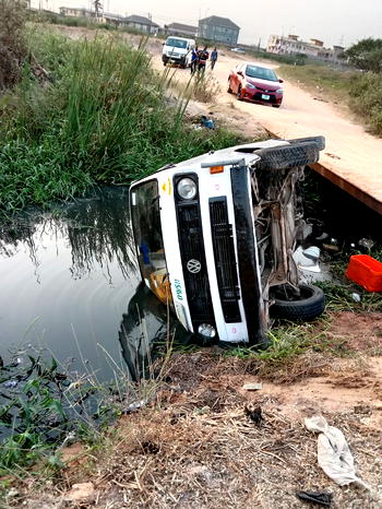 One dead, many rescued as bus plunges into Lagos canal