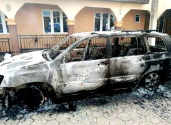 Igbaye Crisis: Mob sets palace, 2 cars, 10 motorcycles ablaze in Osun