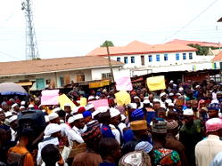 Iwo Muslims protest allege imposition of officials on central mosque