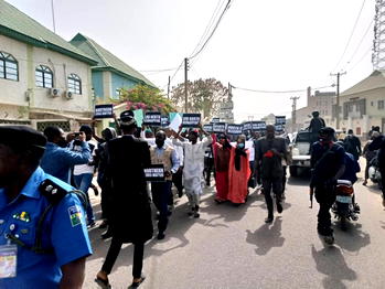 Police, NSCDC, barricade NUJ as youths protest insecurity in Kano