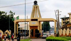 Ibadan Poly students block secretariat road over increase in hostel ‘refusal fee’