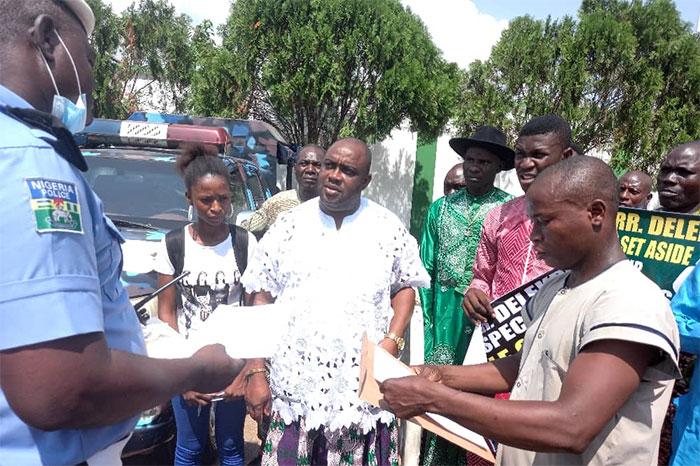 Stranger Tag: Udu people storm govt house, seek Okowa's intervention