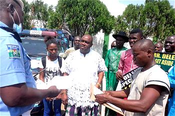 Stranger Tag: Udu people storm govt house, seek Okowa’s intervention