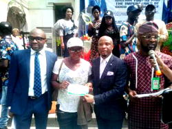 Foundation doles out cash gifts to 600 widows in Ibadan