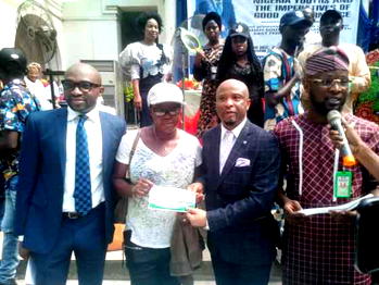 Foundation doles out cash gifts to 600 widows in Ibadan