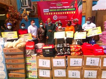 Yuletide: Chinese community in Nigeria supports low income earners with cash, gift items