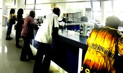 Widespread cash supply shortage persists in banks