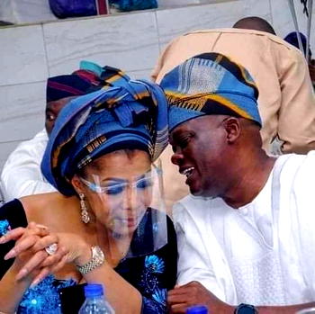 Sen Akanbi, wife condoles Sen Teslim Folarin over wife’s death