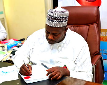 Borno Govt signs over N11.5 billion contract agreement to open up roads within Maiduguri Metropolis