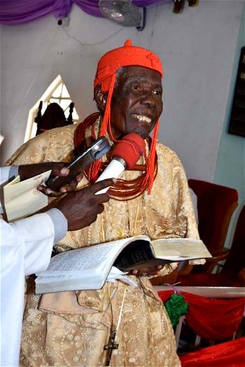 Nigeria oldest monarch celebrates 105 years, reads without glasses