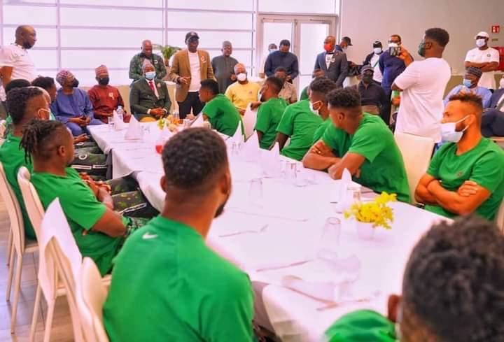 Super Eagles 1 AFCON: How Nigeria High Commission spurs Super Eagles to victory; hosts FG’s delegates in Cameroon