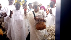 Obanikoro, classmates inaugurate library in honour of former principal